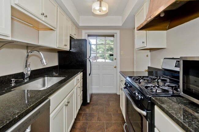 40 Yorktown Dr Unit D