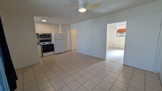 Photo - Centrally located 1 bed, 1 bath 2 parking, 2nd floor walkup in Makiki