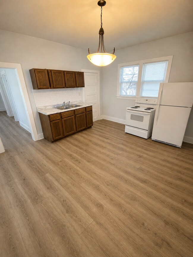 Photo - Emerson Unit Lower