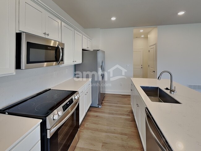 Photo - 1004 Heritage Blvd