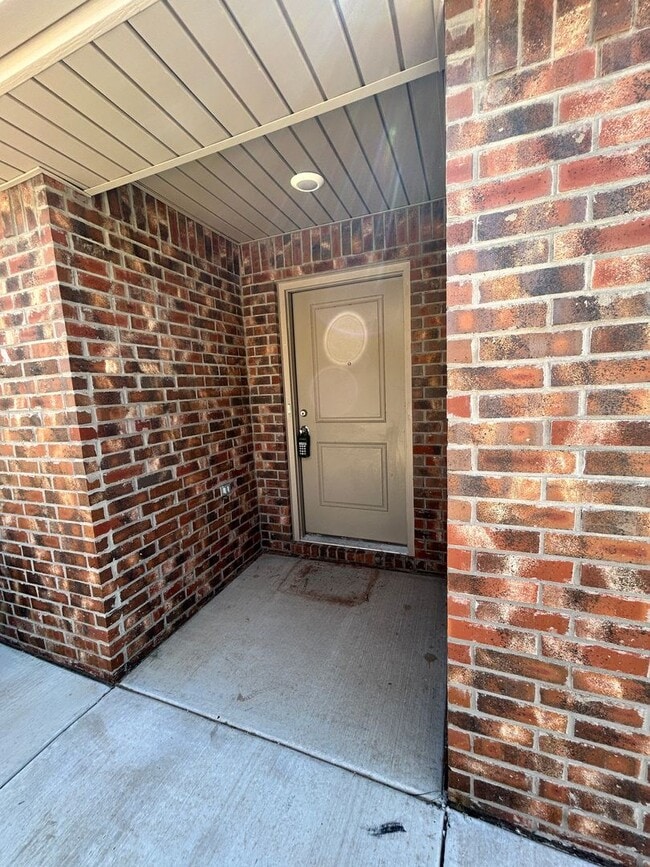 Photo - 3 bed 2 bath Duplex  Available 9/10!