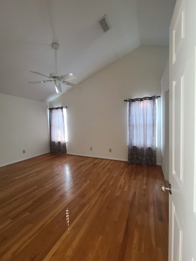 104 Cavalcade Dr