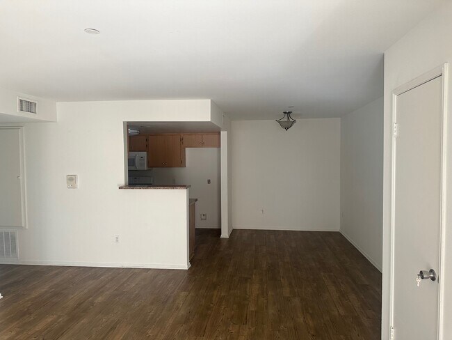 Photo - Hillview Apartments