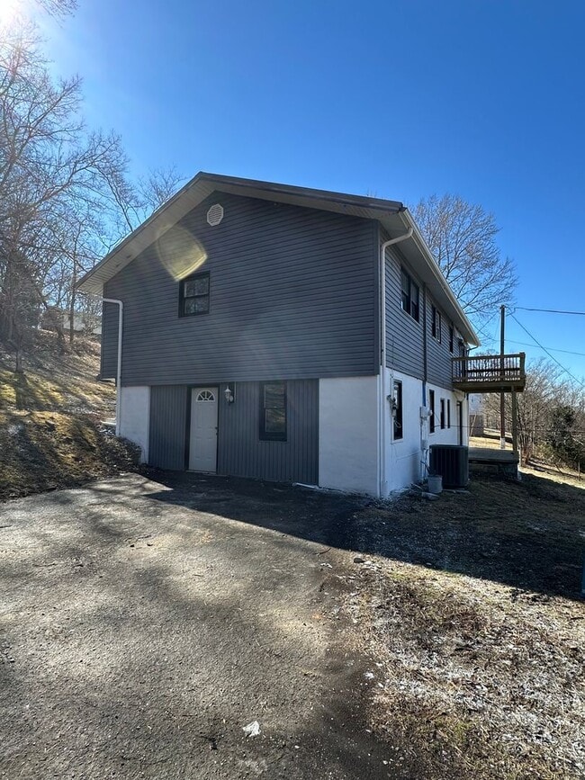 Photo - 5 Bedroom / 3 Bath Home Kingsport, TN