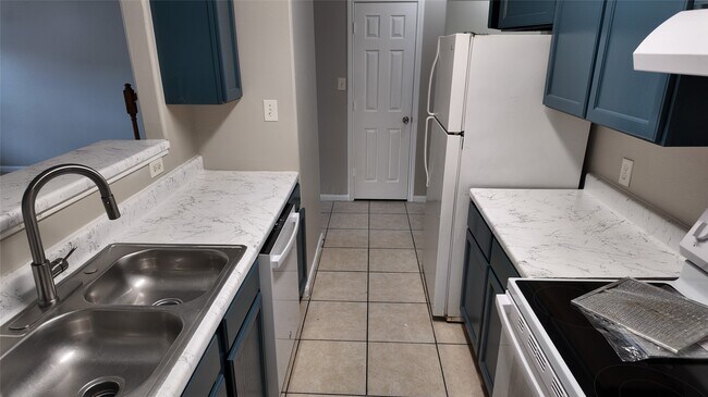 Photo - 3032 La Estancia Ln