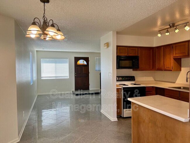 Building Photo - 2201 E Pinchot Ave Unit 11 Rental