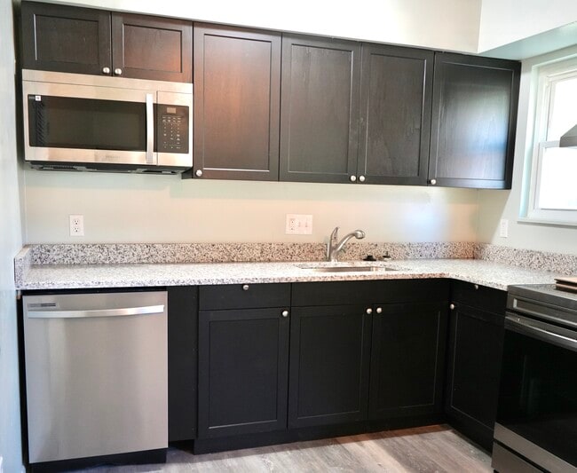 Photo - Townhouse Court Apartments