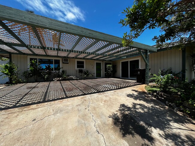 Building Photo - PET FRIENDLY, enclosed backyard, Central Kihei 3 bed/2 bath plus bonus room