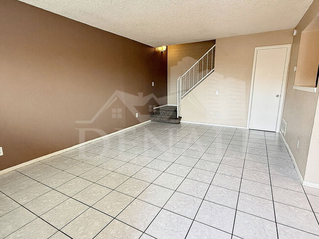 Photo - 4514 E Riverside St