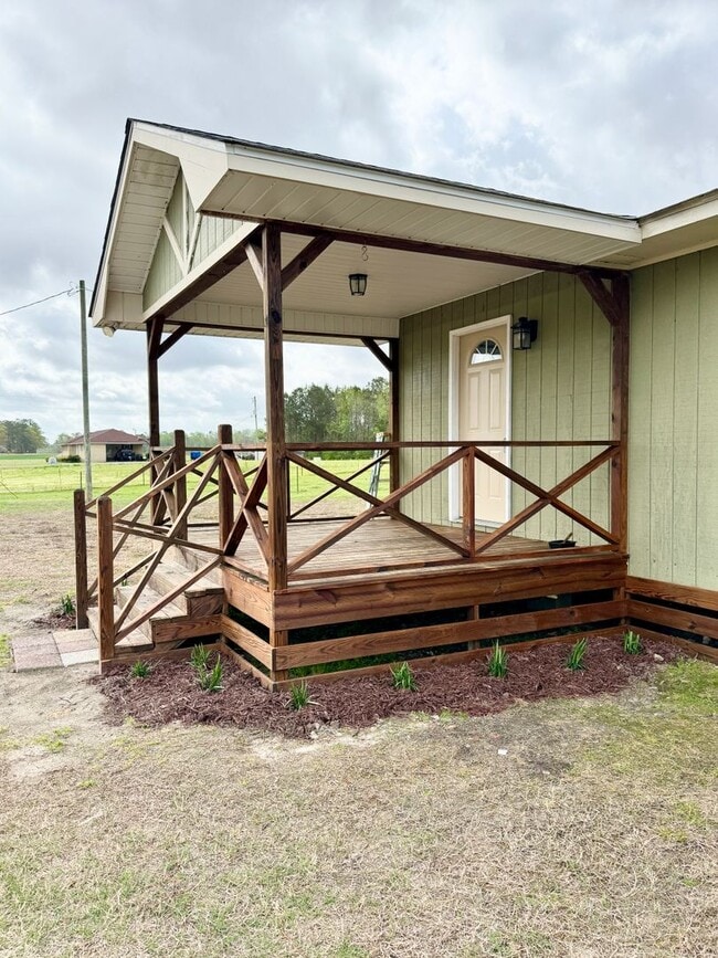 Photo - Country Cottage - Adorable 2 bedroom, 1 bath! Cute front porch & landscaping included!
