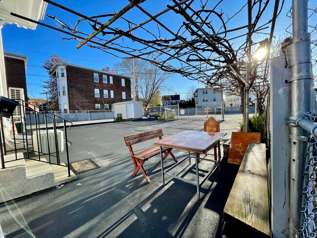 Photo - 18 Messenger St