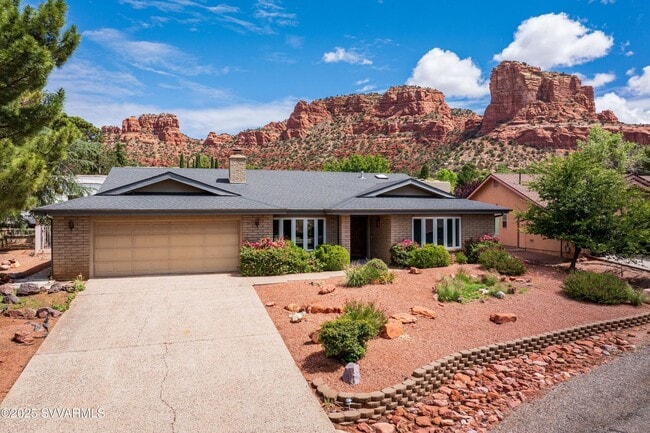 Building Photo - Gorgeous, modern, remodeled, unfurnished, long term rental with pool and spa