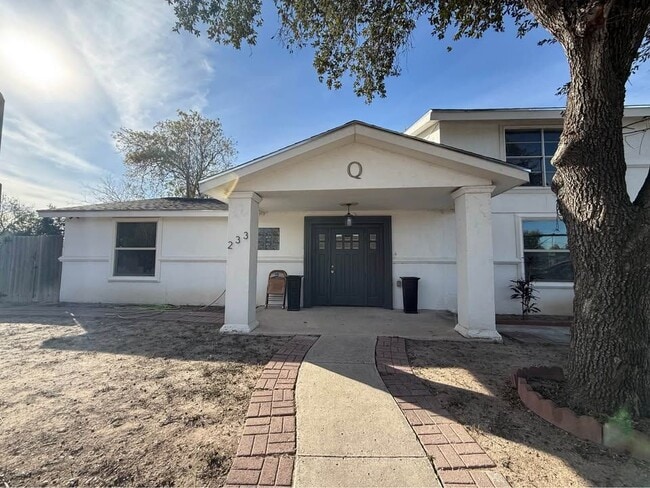 Building Photo - 233 S Iowa St