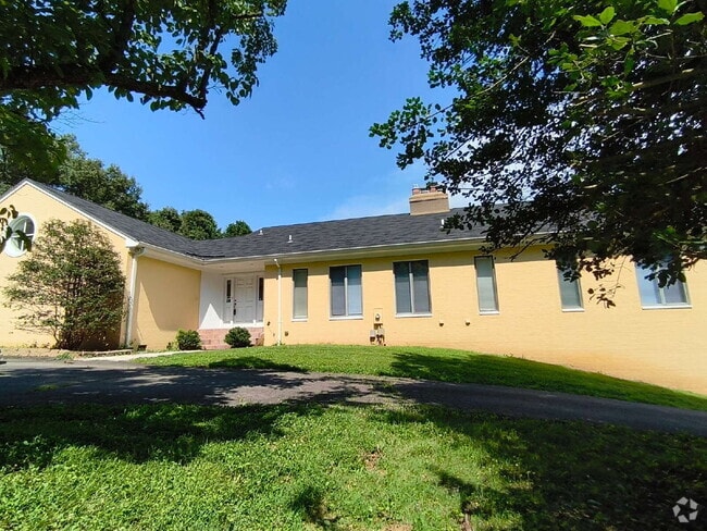Building Photo - Secluded Country Retreat with Picturesque ... Rental