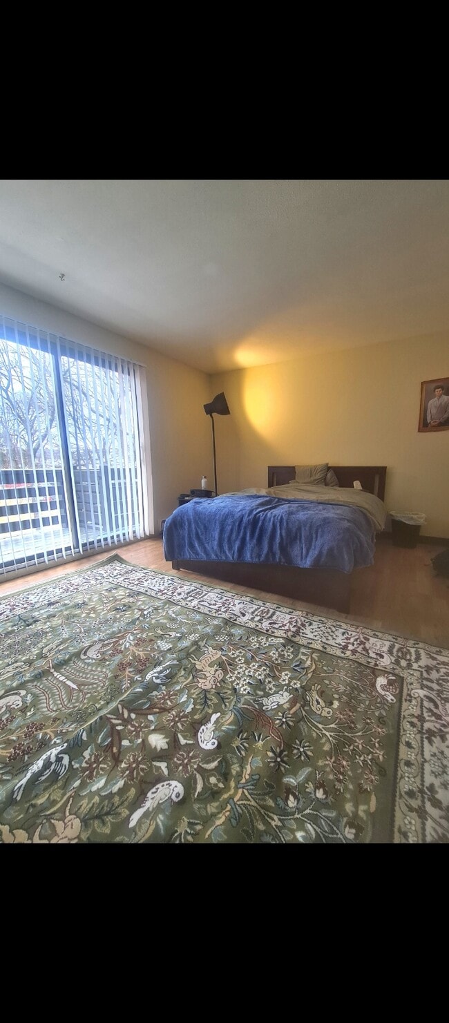 Building Photo - 17 Cross St Unit 17-23