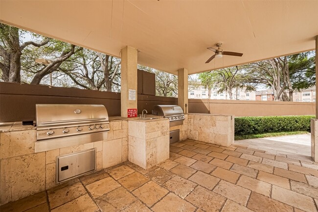 Building Photo - 3525 Sage Rd Unit 1517