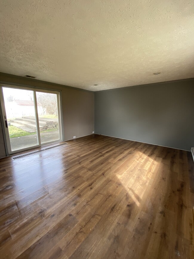 Building Photo - 174 N Buhl Farm Dr