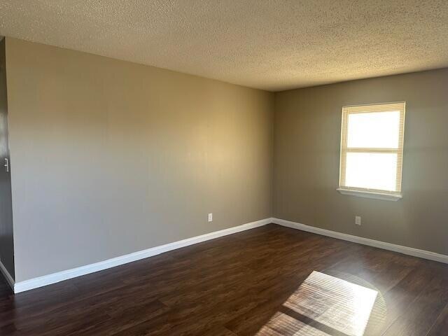 Photo - 5025 Lake Cir Dr NE