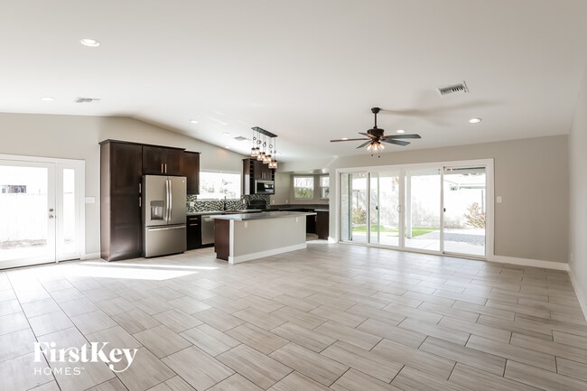 Photo - 1746 E Redfield Rd