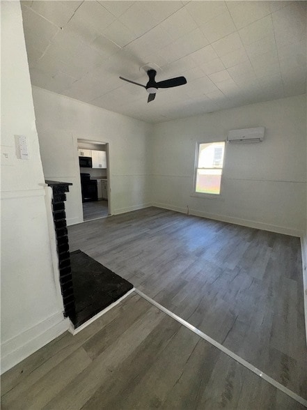 6 Riverside St