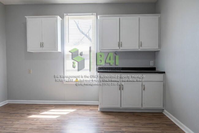 Photo - 560 Radcliff Ave