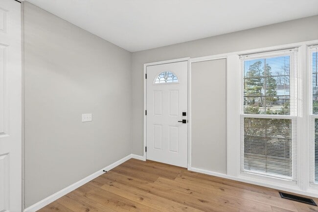 Photo - 5016 Fernhill Dr