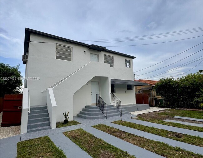 Building Photo - 131 NW 32nd Ct Unit #133