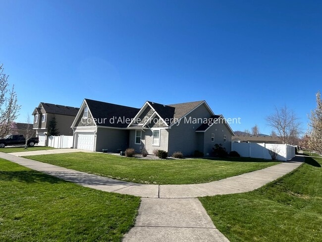 Photo - 3 bed house with Bonus Room in The Landings!