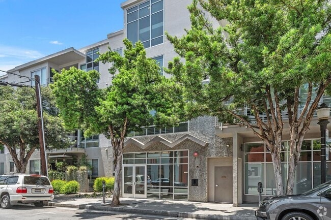 Building Photo - 111 S De Lacey Ave Rental