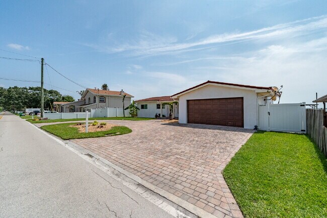 Photo - Gorgeous Riverfront 3/2 with dock!!