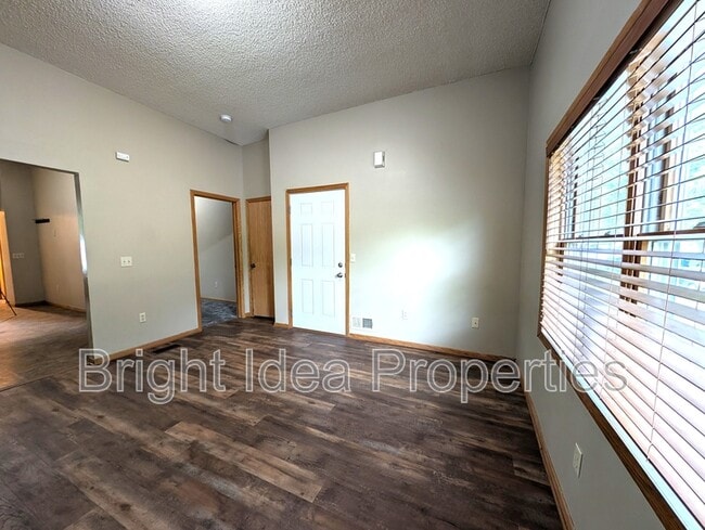 Building Photo - 863 Clark St N Rental