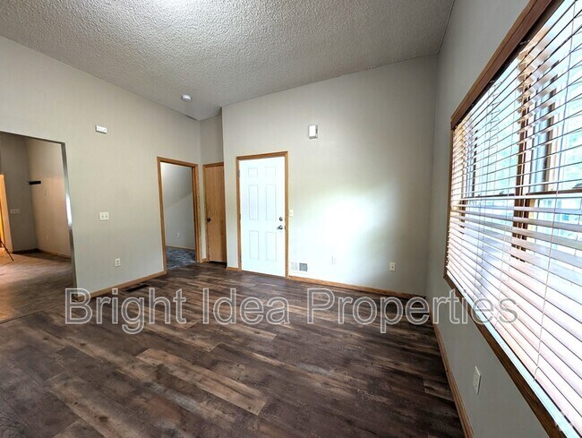 Building Photo - 863 Clark St N Rental