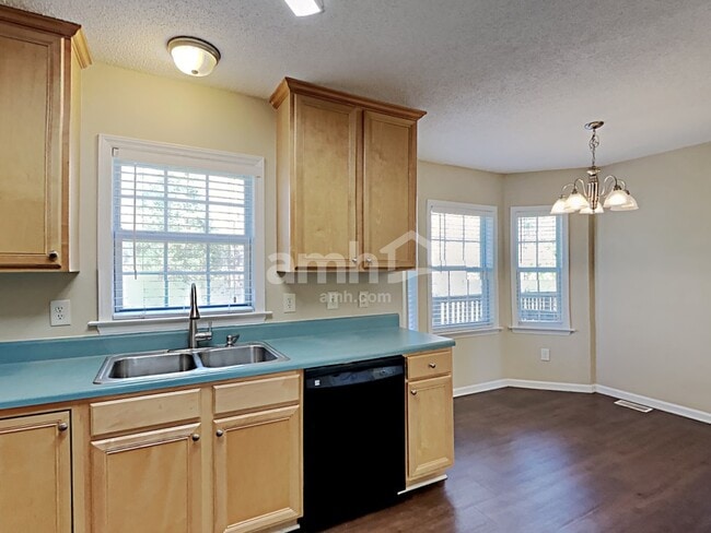 Photo - 116 Nightshade Ln