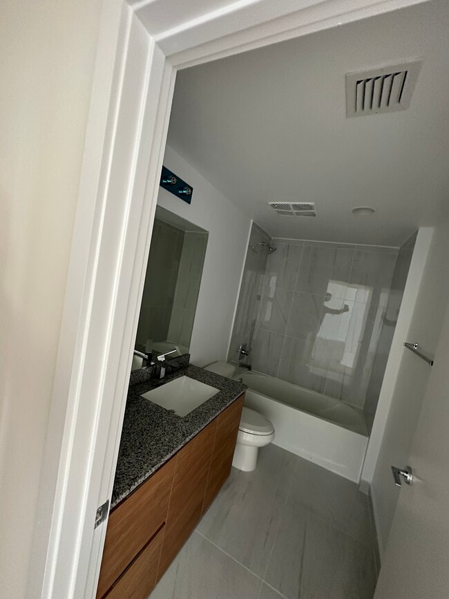 Photo - 467 SW 4th St