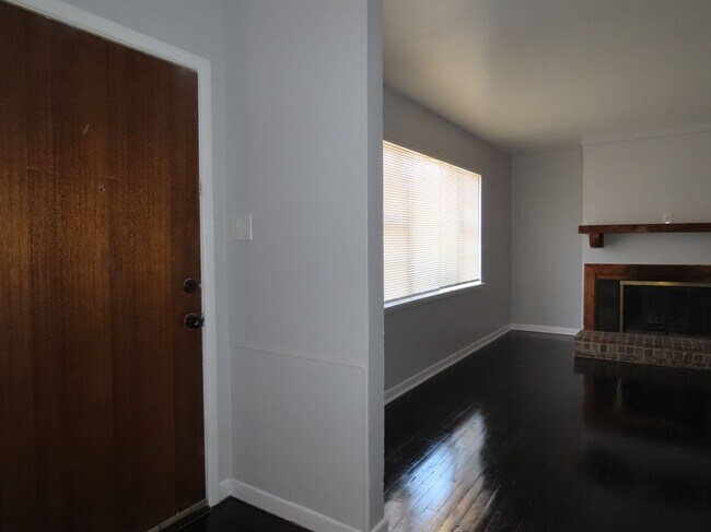 Photo - South Tyler!  Newly Remodeled Lovely 3 Bedroom, 1.5 Bath House w/Carport