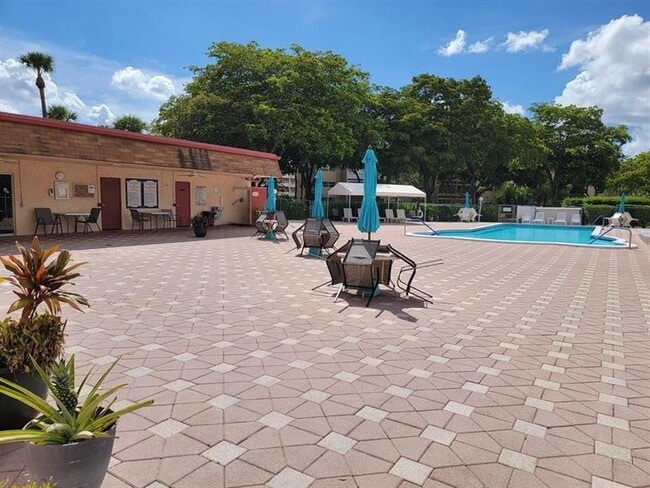 Photo - 1030 Country Club Dr Unidad 308