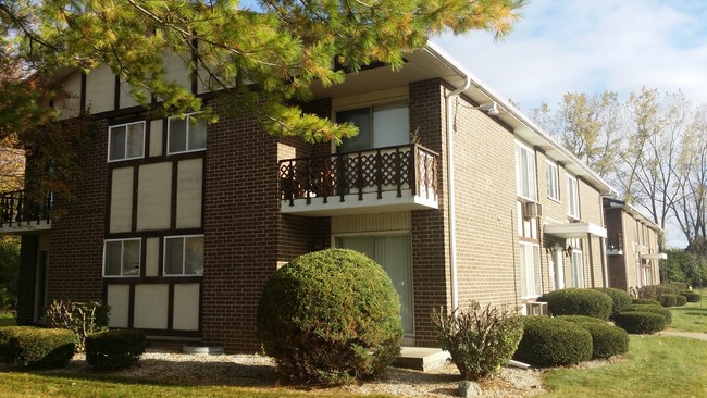 Building Photo - Country Squire Apartments