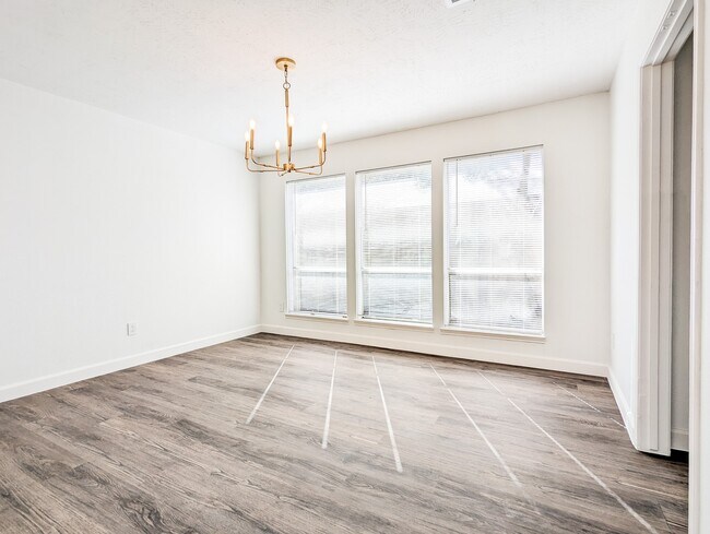 Photo - 2706 Oakmont Ln