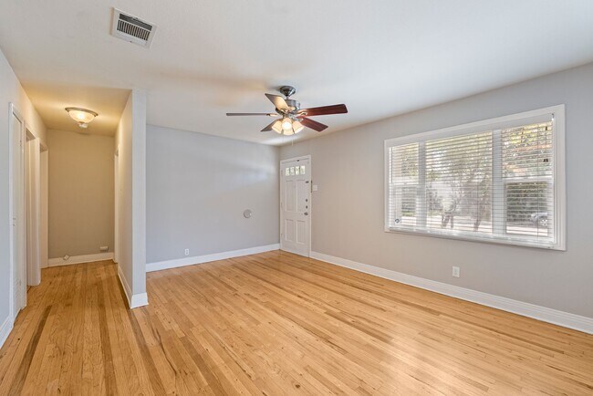Photo - Pre-Lease For August! Great East Austin Ho...