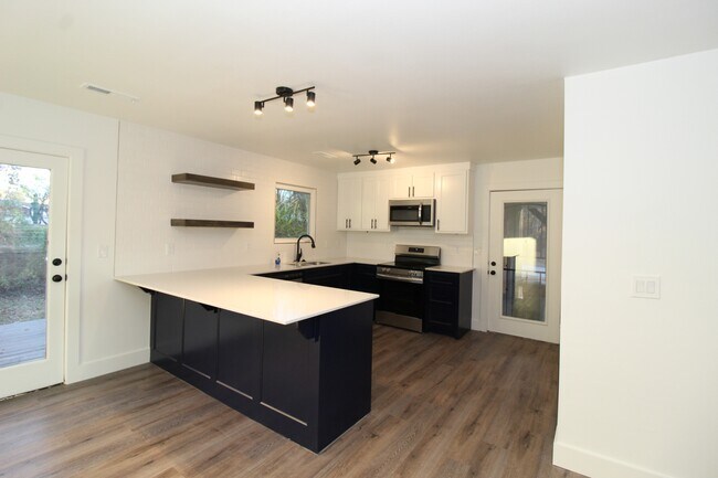 Photo - 50 E 7th St
