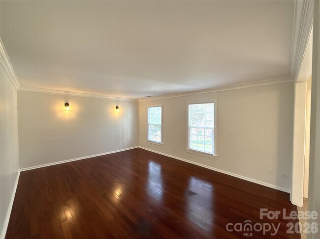 7318 Connan Ln