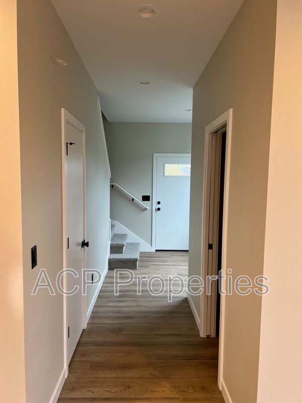 Photo - 110 Baker St