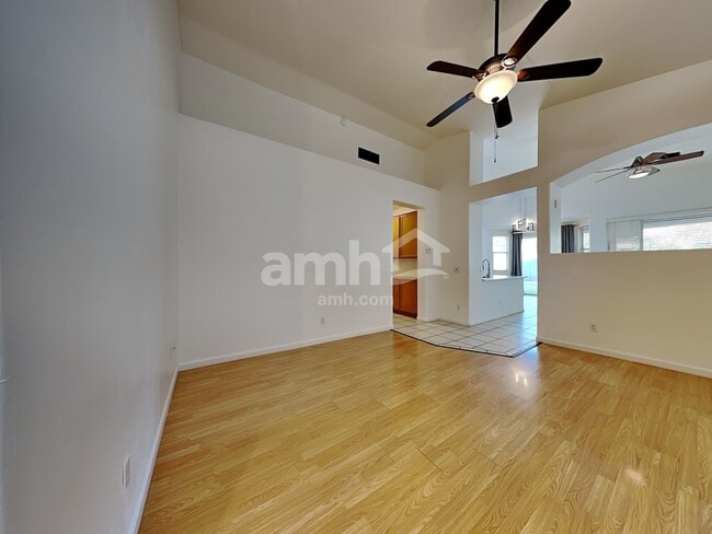 Photo - 837 S Roanoke St