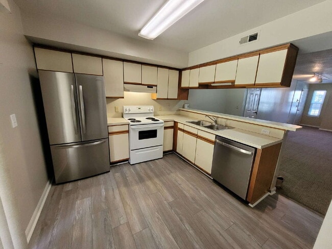 Photo - 2 Bedroom Condo Near Chicks Beach!