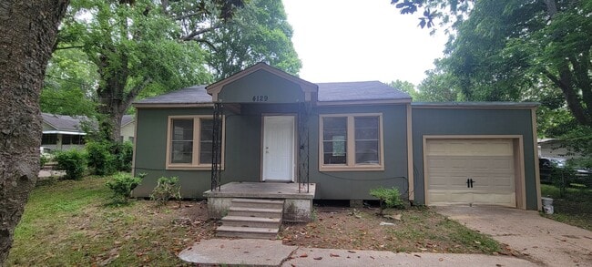 Photo - Nice 2 bedroom/1 bath home with Single Car Garage and Central Air & Heat!