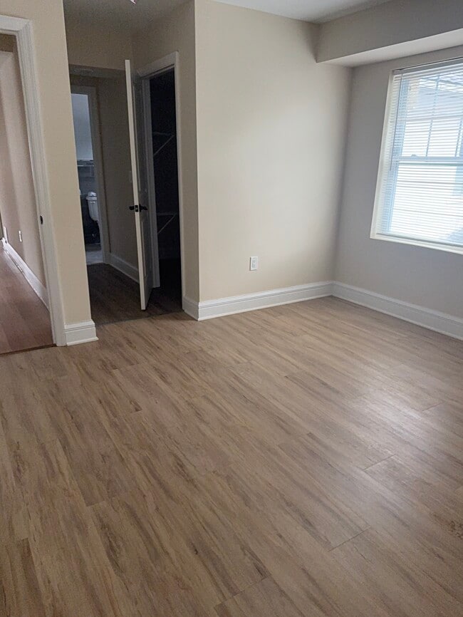 Master, Closet,Bath - 729 Linden Ave Unit 729 Linden  #2fl