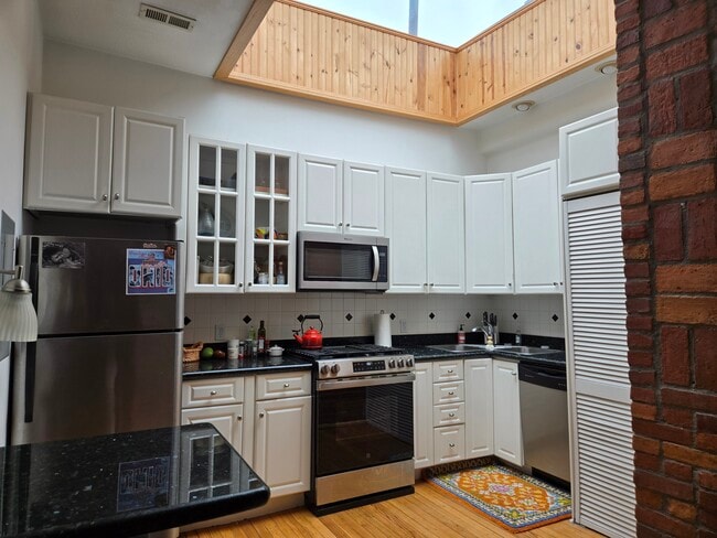 Building Photo - 4738 Lorain Ave Unit 4