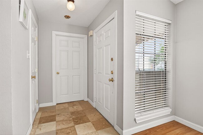 Photo - 2211 S Kirkwood Rd Unit 42