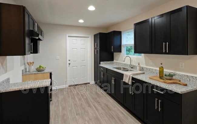 Photo - 1740 W 9th St