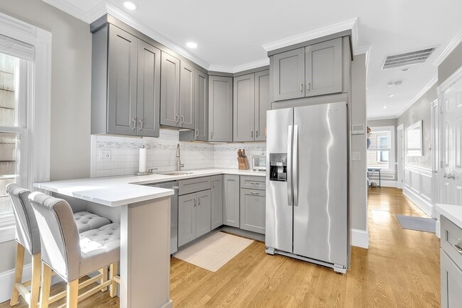 Photo - 176 Bowen St Apartment Unit 2